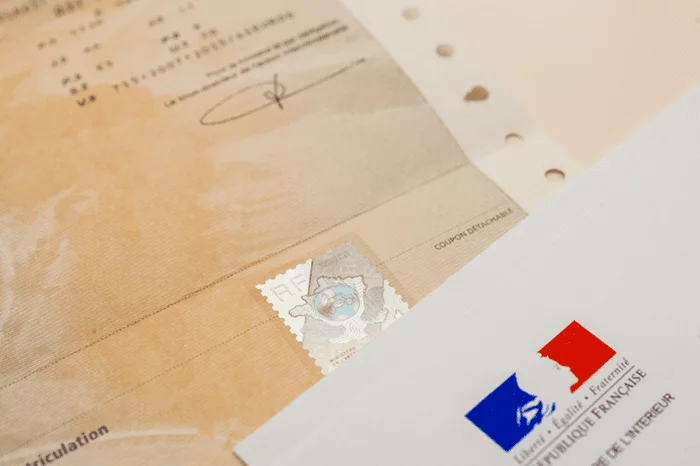 carte grise et accusé d'enregistrement